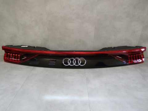 LAMPA TYLNA BLENDA AUDI Q8 SQ8 LED MATRIX 4M8945095P 18-