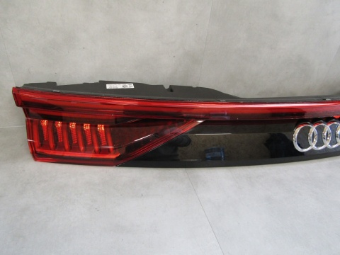 LAMPA TYLNA BLENDA AUDI Q8 SQ8 LED MATRIX 4M8945095P 18-