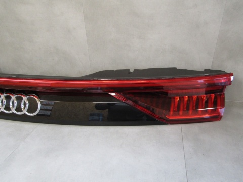 LAMPA TYLNA BLENDA AUDI Q8 SQ8 LED MATRIX 4M8945095P 18-