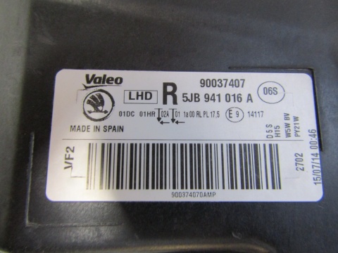 LAMPA PRZÓD SKODA RAPID KSENON PRAWA RH 12-16 5JB9411016A