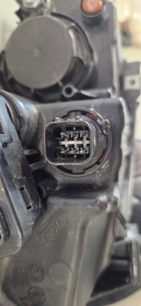 LAMPA PRZÓD HYUNDAI IX35 IX 35 ZWYKŁA SOCZEWKA LH LEWA 09-13 92101-2Y