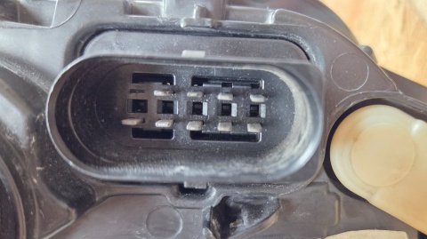 LAMPA PRZÓD AUDI Q2 ZWYKŁA PRAWA RH 16-20