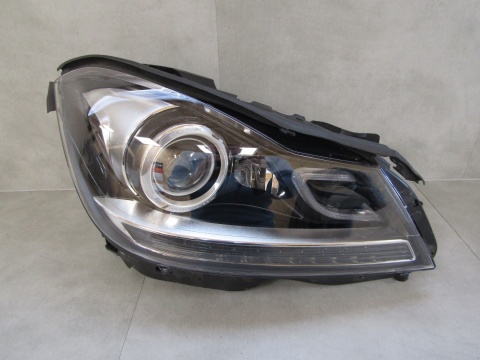LAMPA PRZÓD MERCEDES W204 LIFT KSENON SKRĘTNY ILS CZARNA AMG RH PRAWA 11-14 A2048208439