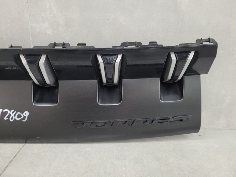 Grill atrapa maskownica zderzaka przód SsangYong Torres 23-