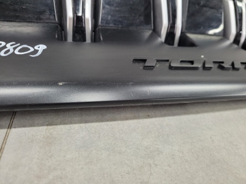 Grill atrapa maskownica zderzaka przód SsangYong Torres 23-