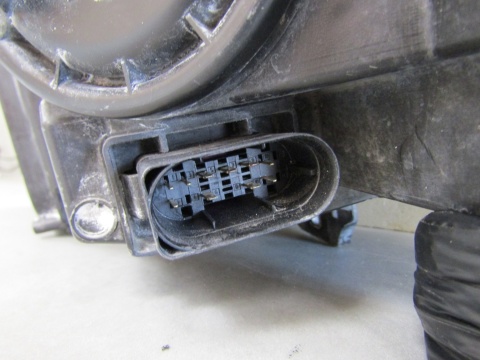 LAMPA PRZÓD MERCEDES A KLASA W176 KSENON NIESKRĘTNY 12-15 LH A1768201261KZ
