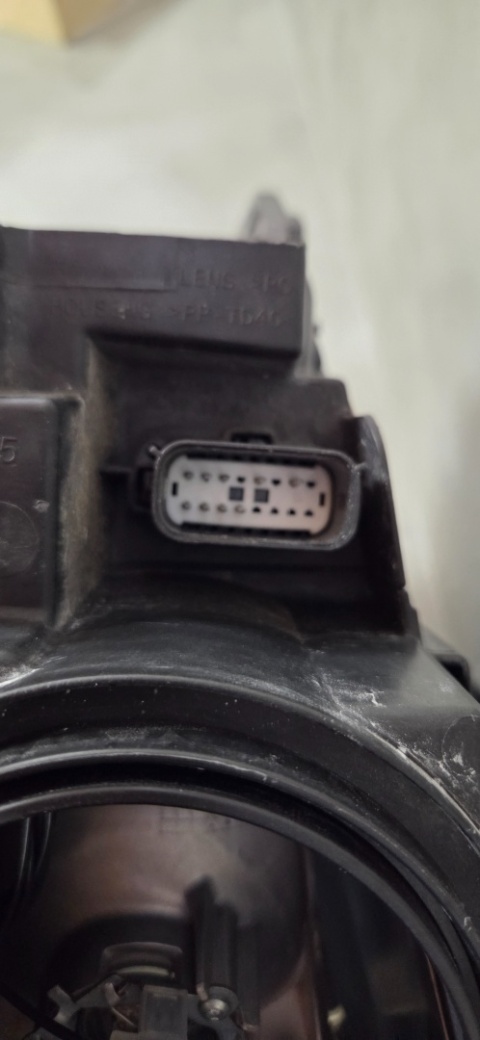 LAMPA PRZÓD FORD KUGA MK2 LIFT ZWYKŁA SOCZEWKA 16-19 PRAWA RH GV4113W029GJ