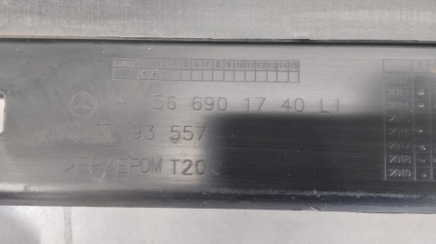 Listwa progowa lewa Mercedes GLA 156 osłona progu 13-19 ślizgi