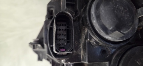 LAMPA PRZÓD VOLKSWAGEN TOURAN III 3 ZWYKŁA 15- PRAWA RH 5TB941006A