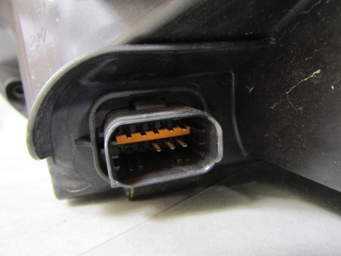 LAMPA PRZÓD CITROEN C3 PICASSO ZWYKŁA RH 08-17 9681806180