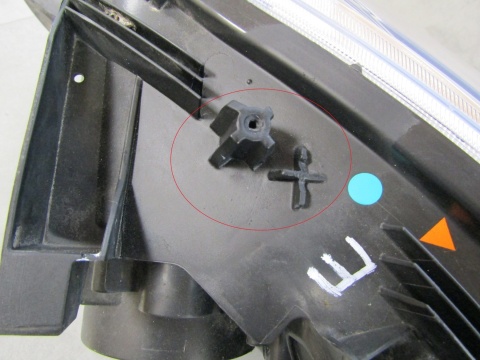 LAMPA PRZÓD PEUGEOT 2008 I ZWYKŁA SOCZEWKA RH PRAWA 9815403080 13-16