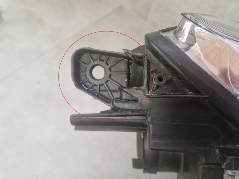 Lampa przód Opel Combo E IV ZWYKŁA Z LED LH LEWA 18-23 9816826080
