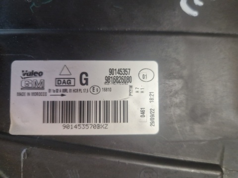 Lampa przód Opel Combo E IV ZWYKŁA Z LED LH LEWA 18-23 9816826080
