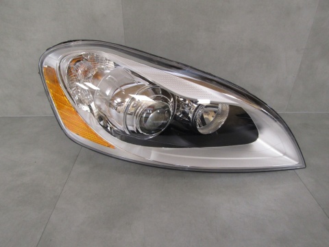 LAMPA PRZÓD VOLVO XC60 I KSENON SKRĘTNY RH PRAWY 08-13 30763136