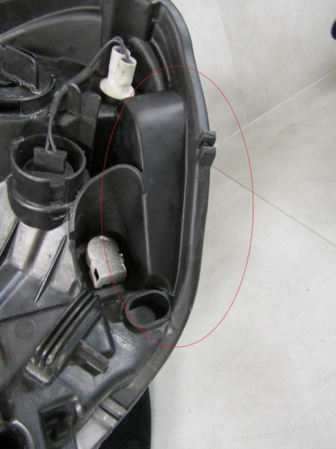 LAMPA PRZÓD VOLVO XC60 I KSENON SKRĘTNY RH PRAWY 08-13 30763136