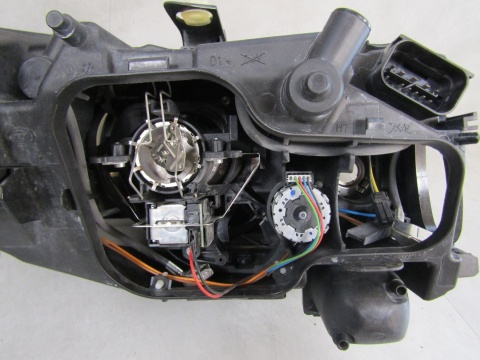 LAMPA PRZÓD BMW 3 E90 E91 KSENON NIESKRĘTNY 04-08 LH LEWA 9427379