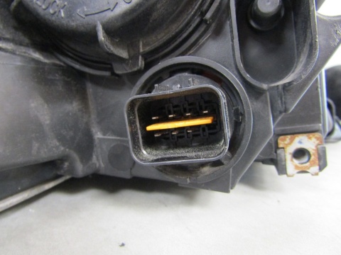 LAMPA PRZÓD KIA SORENTO II LH LEWA 09-12 KSENON 92101-2P140