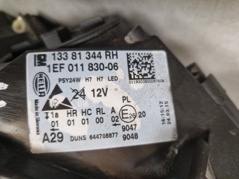 LAMPA PRZÓD OPEL CORSA E ZWYKŁA + LED PRAWA RH 14-19 13381344