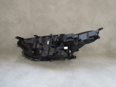 LAMPA PRZÓD TOYOTA YARIS IV LED 20- RH PRAWA