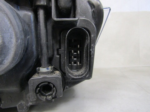 LAMPA PRZÓD VOLKSWAGEN VW POLO 2G ZWYKŁA 17-20 RH PRAWA 2G1941006