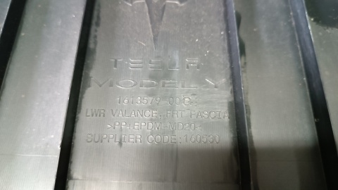 Zderzak przód przedni Tesla MODEL Y 20- / + osłona + 2 LEDy