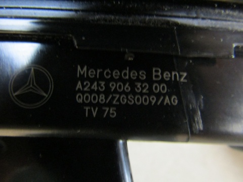Lampa przód blenda Mercedes EQA EQB W243 243 LED DRL 21- A2439063200