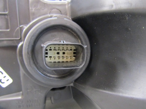 LAMPA PRZÓD DODGE CHARGER LIFT ZWYKŁA Z LED 15- RH PRAWA 68294430AF