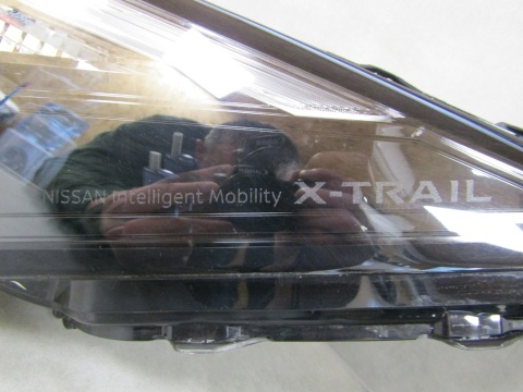 LAMPA PRZÓD LED DRL NISSAN X-TRAIL T33 T 33 LEWA LH 21- 2102378S