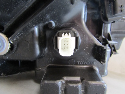 LAMPA PRZÓD TOYOTA YARIS IV 4 LED LH LEWA 20-