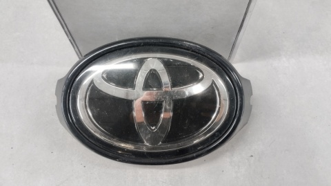 Znaczek emblemat logo pod radar grill przód TOYOTA Corolla E21 2018-