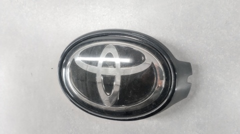 Znaczek emblemat logo pod radar grill przód TOYOTA Corolla E21 2018-