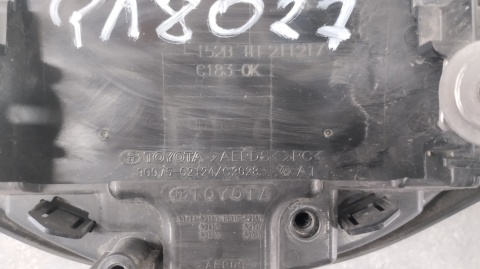 Znaczek emblemat logo pod radar grill przód TOYOTA Corolla E21 2018-