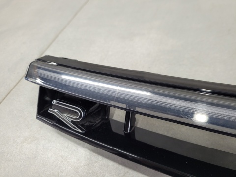 Kratka Led DRL atrapy grilla prawy przód Volkswagen VW Passat B9 3J0 24-