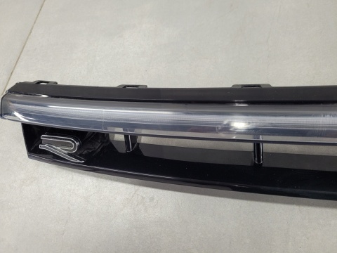 Kratka Led DRL atrapy grilla prawy przód Volkswagen VW Passat B9 3J0 24-