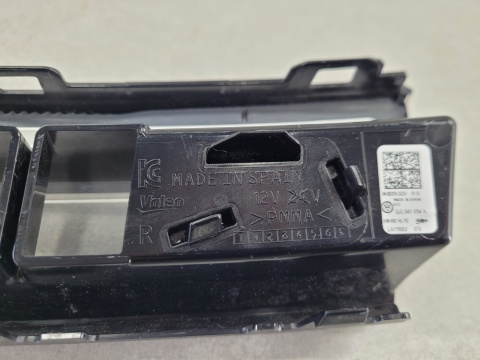 Kratka Led DRL atrapy grilla prawy przód Volkswagen VW Passat B9 3J0 24-