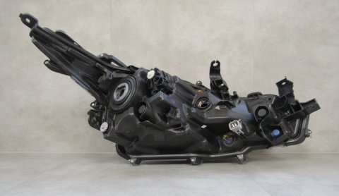 LAMPA PRZÓD TOYOTA COROLLA E21 SEDAN ZWYKŁA SOCZEWKA LH 18- 81150-02T31-00