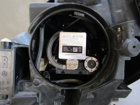 LAMPA PRZÓD MERCEDES W204 LIFT KSENON SKRĘTNY ILS CZARNA RH PRAWA 11-14 A2048204439