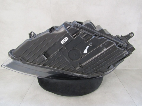 Lampa przód Volvo V40 ZWYKŁA 12-16 RH PRAWA 31420004