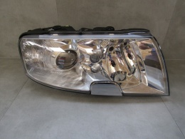 LAMPA PRZÓD SKODA SUPERB I KSENON NIESKRĘTNY RH PRAWA 01-06