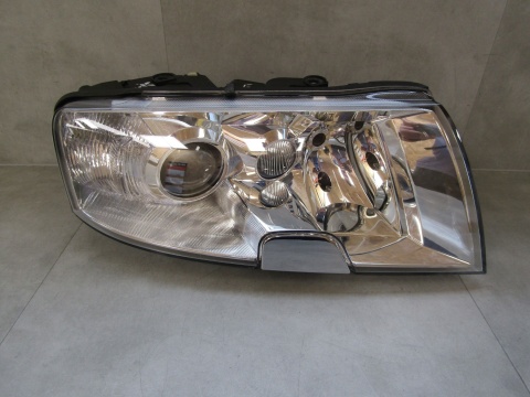 LAMPA PRZÓD SKODA SUPERB I KSENON NIESKRĘTNY RH PRAWA 01-06