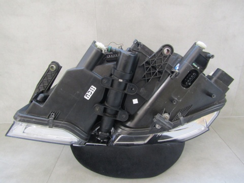 LAMPA PRZÓD SKODA SUPERB I KSENON NIESKRĘTNY RH PRAWA 01-06