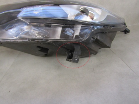 LAMPA PRZÓD PEUGEOT 2008 I LIFT ZWYKŁA SOCZEWKA 16-19 LH LEWA 9825313980