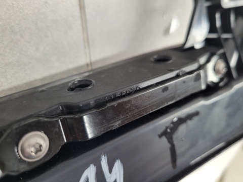 Kierownica wlot powietrza pas przód BMW i4 G26 21-