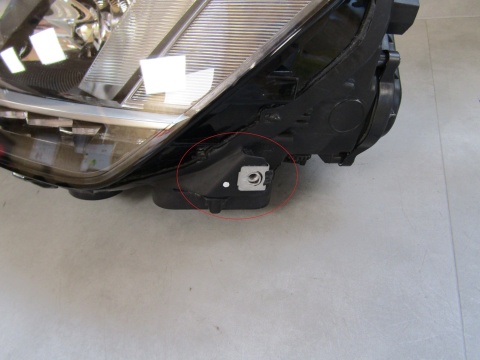 LAMPA PRZÓD VOLKSWAGEN GOLF VII R KSENON SKRĘTNY 12-16 LH LEWA