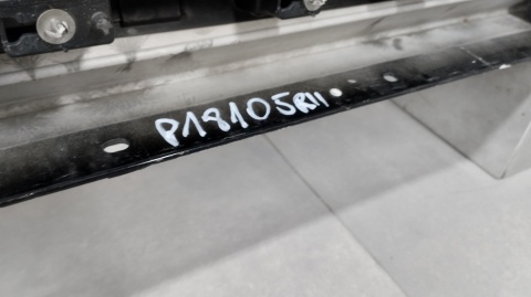 Listwa progowa prawa Jaguar XE 760 sport 14- gx7M-101d56-a