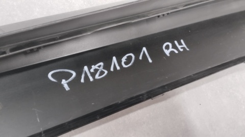 Listwa progowa prawa Audi A8 długa LWB 17-26 D5 4N4