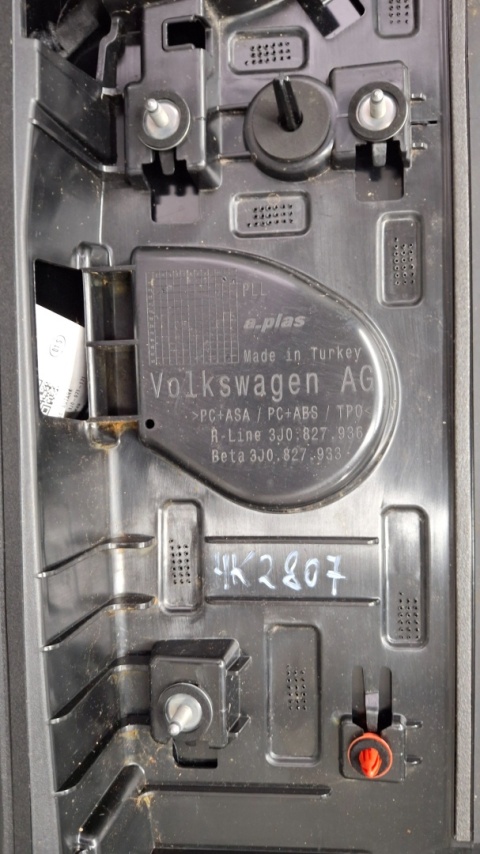 Spoiler lotka daszek klapy tył Vw Volkswagen Passat B9 3J0 R-Line kombi 24-
