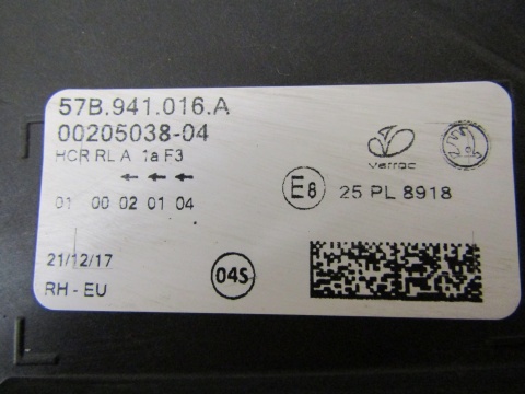 Lampa przód Skoda Karoq ZWYKŁA Z LED 17-21 RH 57B941016A