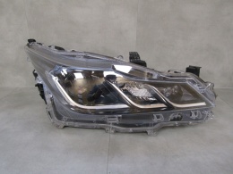 LAMPA PRZÓD TOYOTA COROLLA E21 SEDAN ZWYKŁA SOCZEWKA 18- RH PRAWA 81110-02T31-00