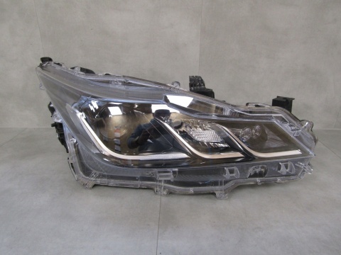 LAMPA PRZÓD TOYOTA COROLLA E21 SEDAN ZWYKŁA SOCZEWKA 18- RH PRAWA 81110-02T31-00